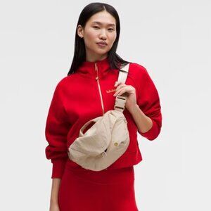 BNWT Lululemon Curved Crossbody Bag 3L, BRKT, SOLD OUT FROM LULULEMON